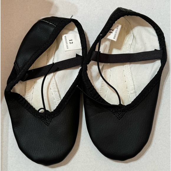 Little girls size 12, dance shoes - Picture 1 of 2